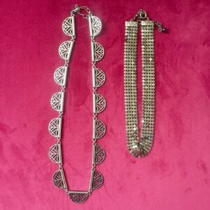 Lot of 2 silver necklaces -jewelry